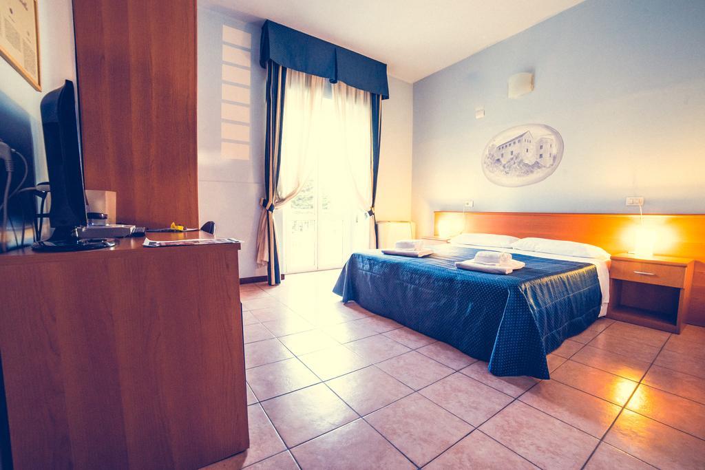 Hotel La Gaietta Millesimo Δωμάτιο φωτογραφία
